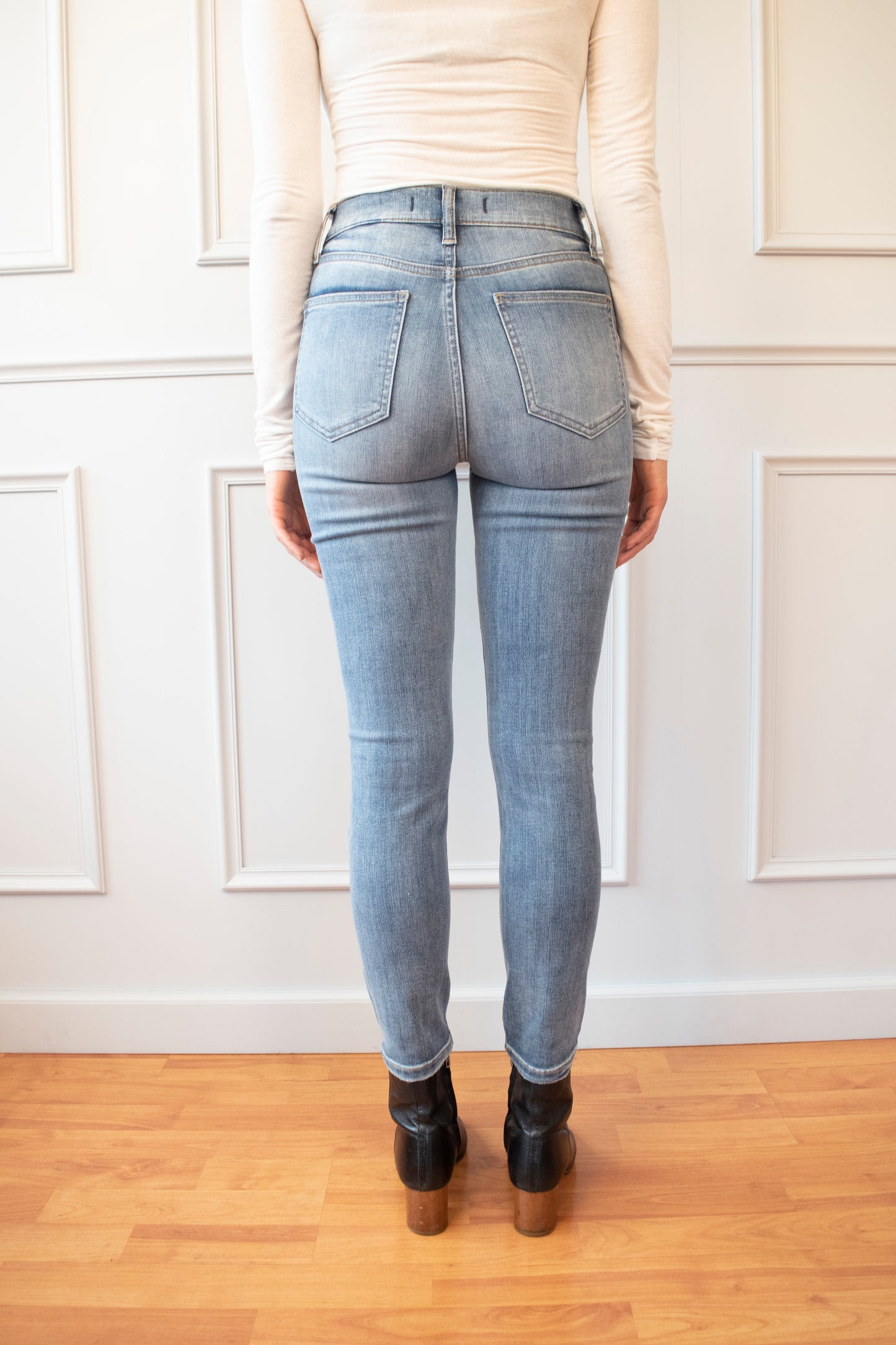 JEANS PREMIUM ENTUBADO TIRO ALTO