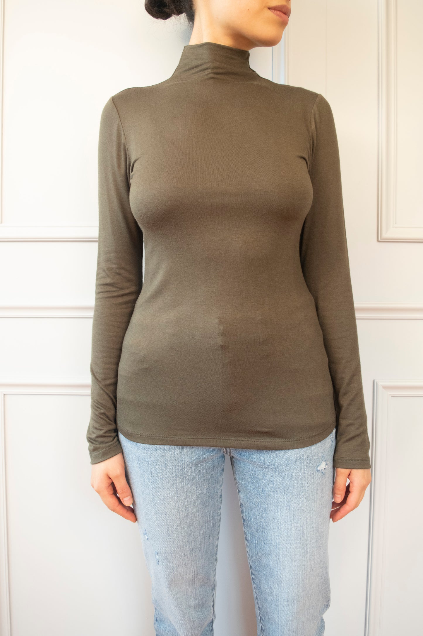 CAMISETA LISA CUELLO MOCK