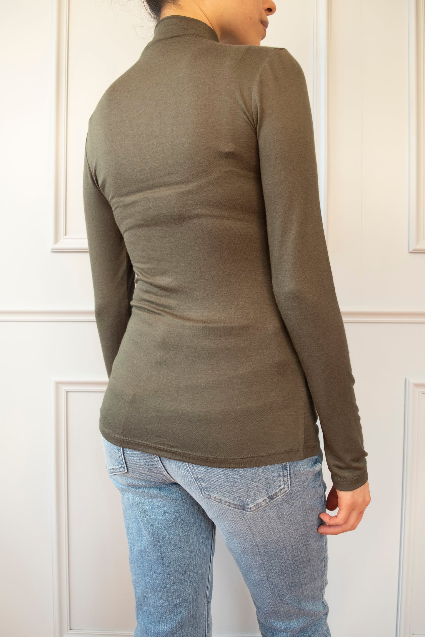 CAMISETA LISA CUELLO MOCK