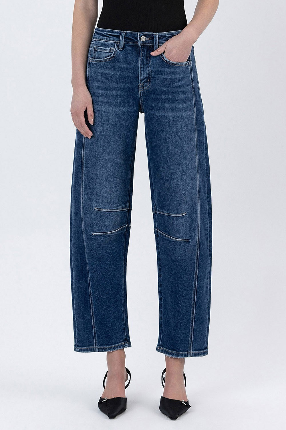 DISPONIBLE 26 DE MAYO JEANS PIERNA BARRIL 27" MEZCLILLA PREMIUM