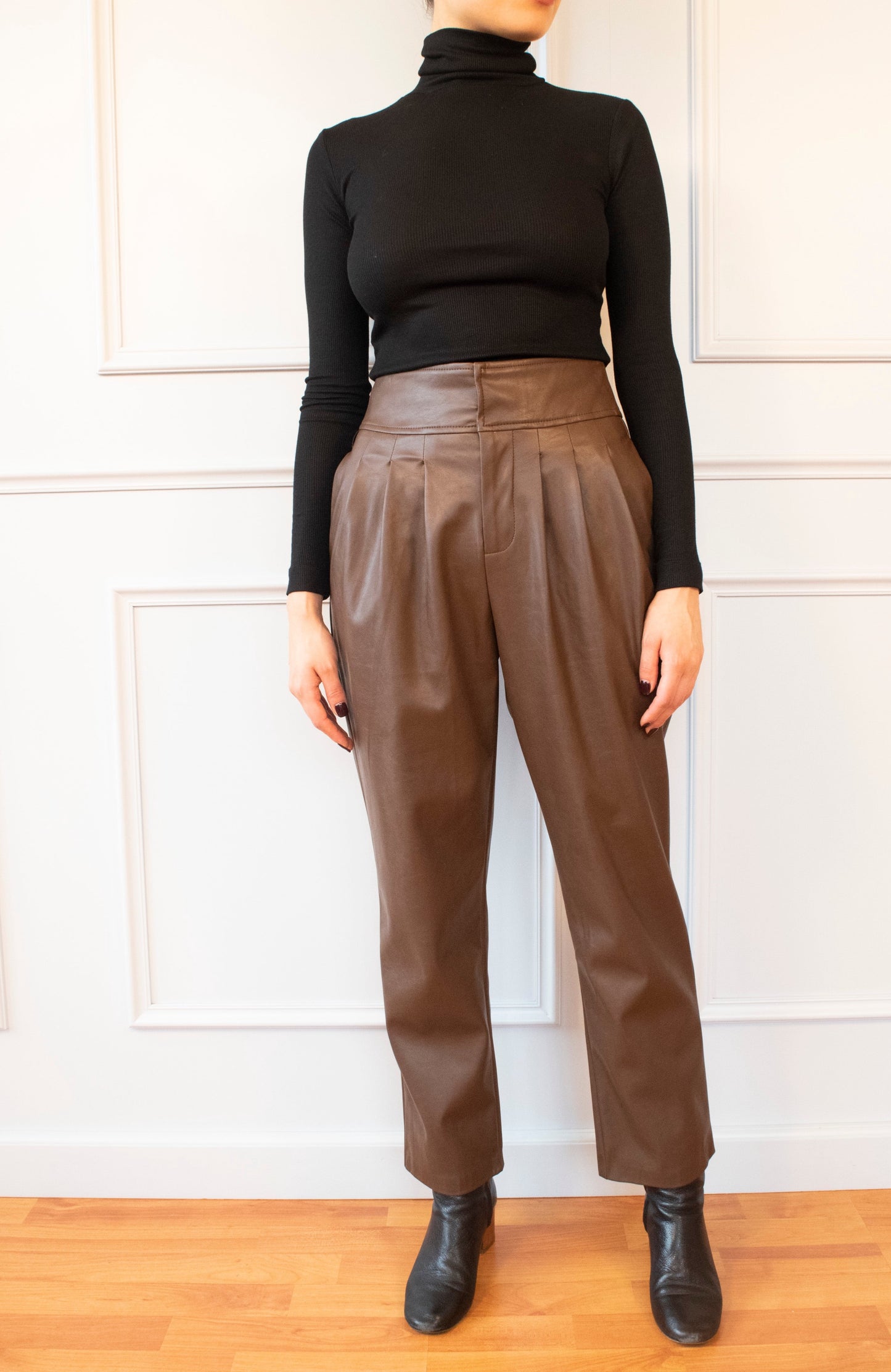 PANTALON PREMIUM EFECTO PIEL BAGGY