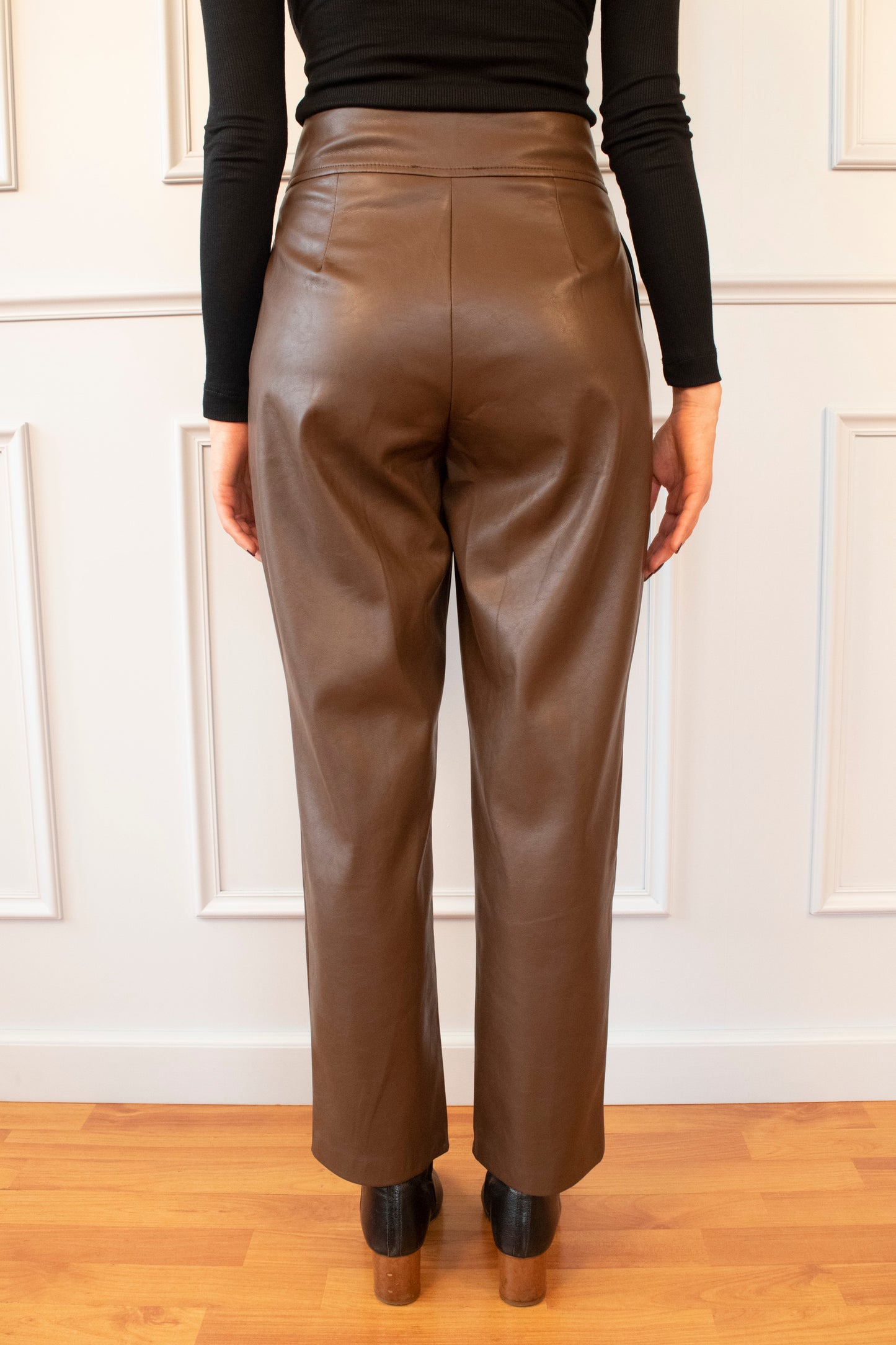 PANTALON PREMIUM EFECTO PIEL BAGGY