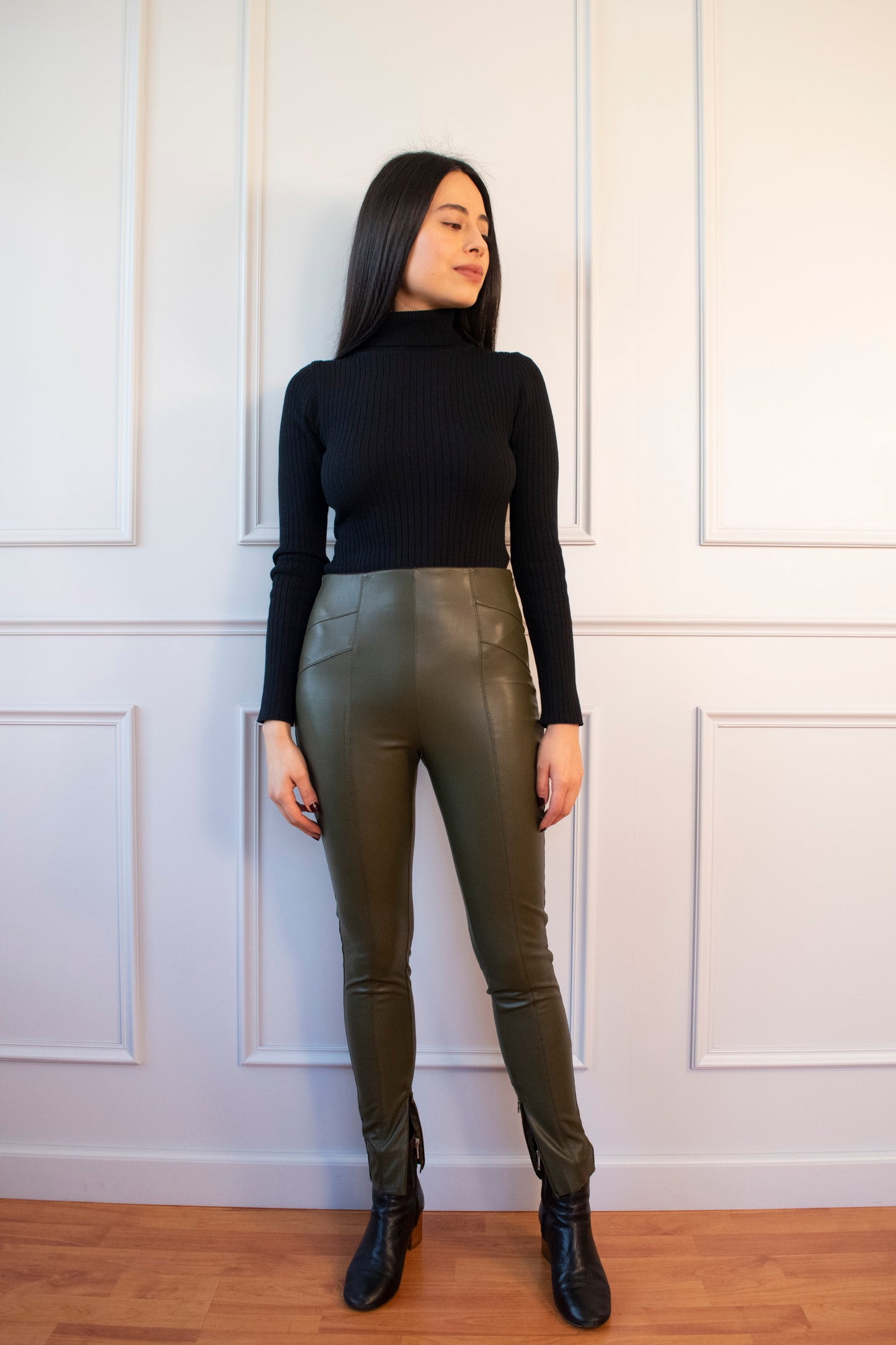 LEGGING EFECTO PIEL CIERRES