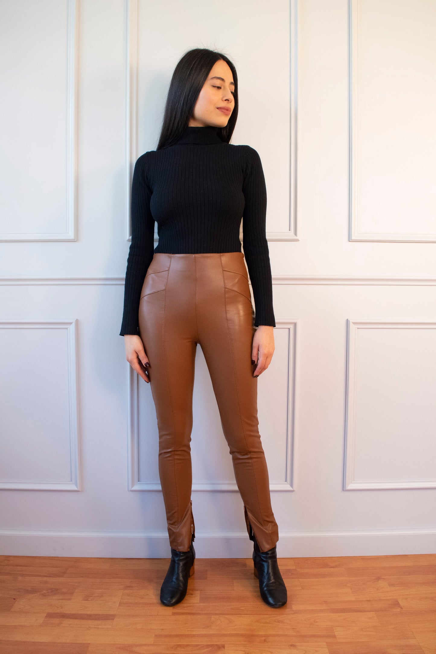 LEGGING EFECTO PIEL CIERRES