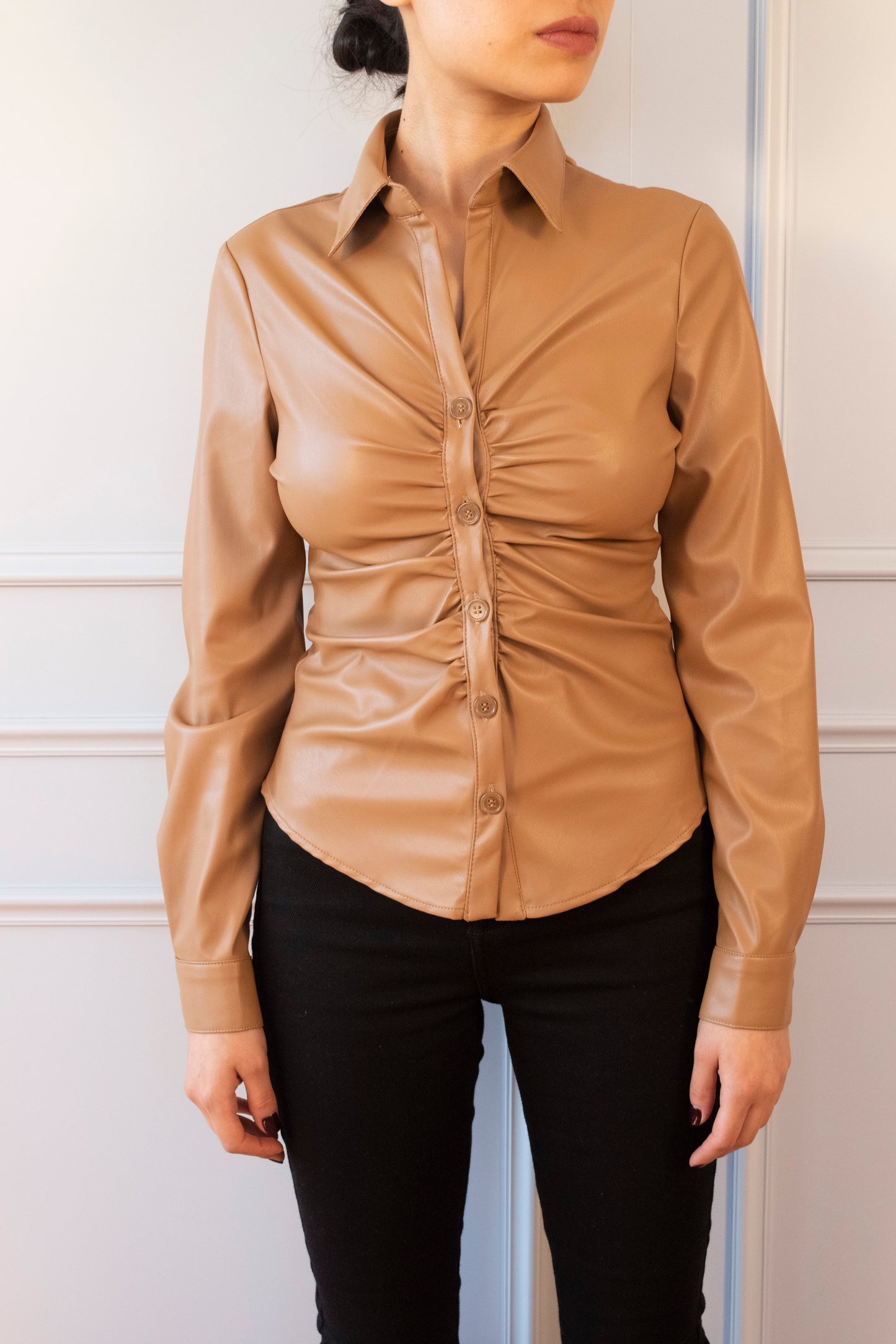 CAMISA AJUSTADA EFECTO PIEL