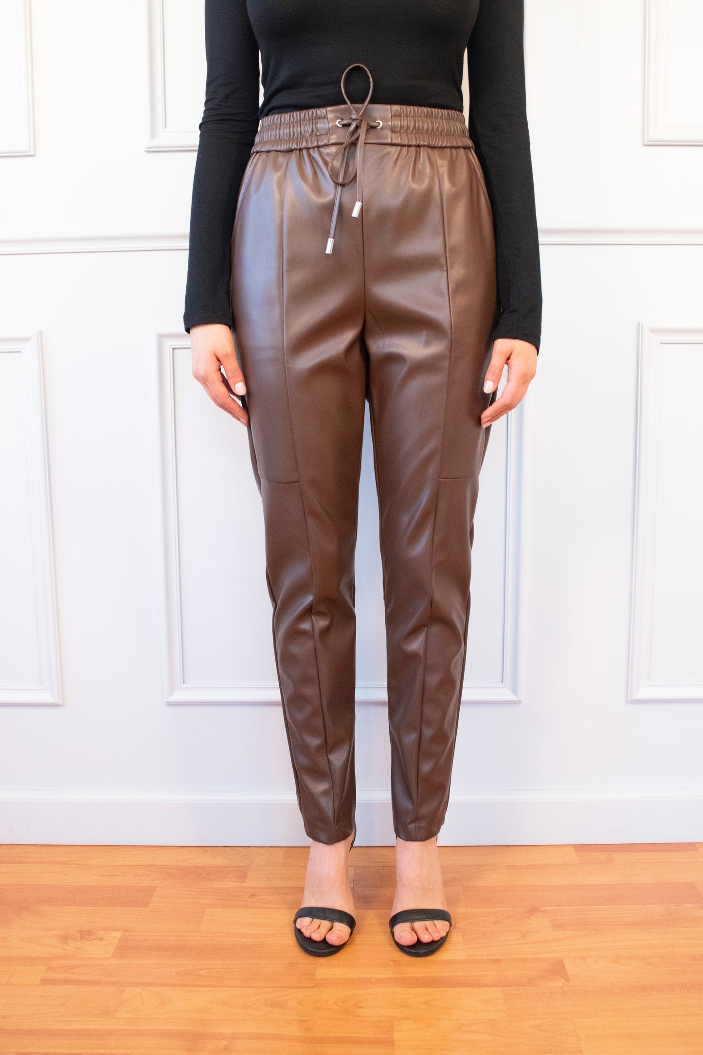 JOGGER EFECTO PIEL
