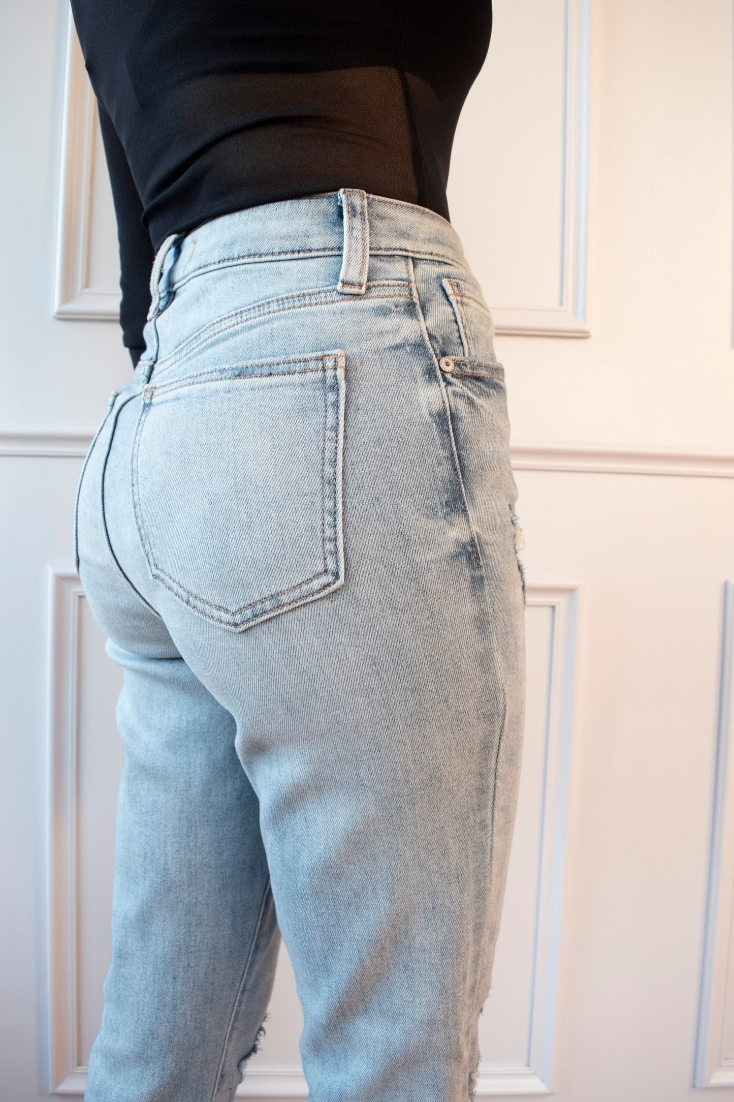JEANS PREMIUM MOM RECTO TIRO ULTRA ALTO
