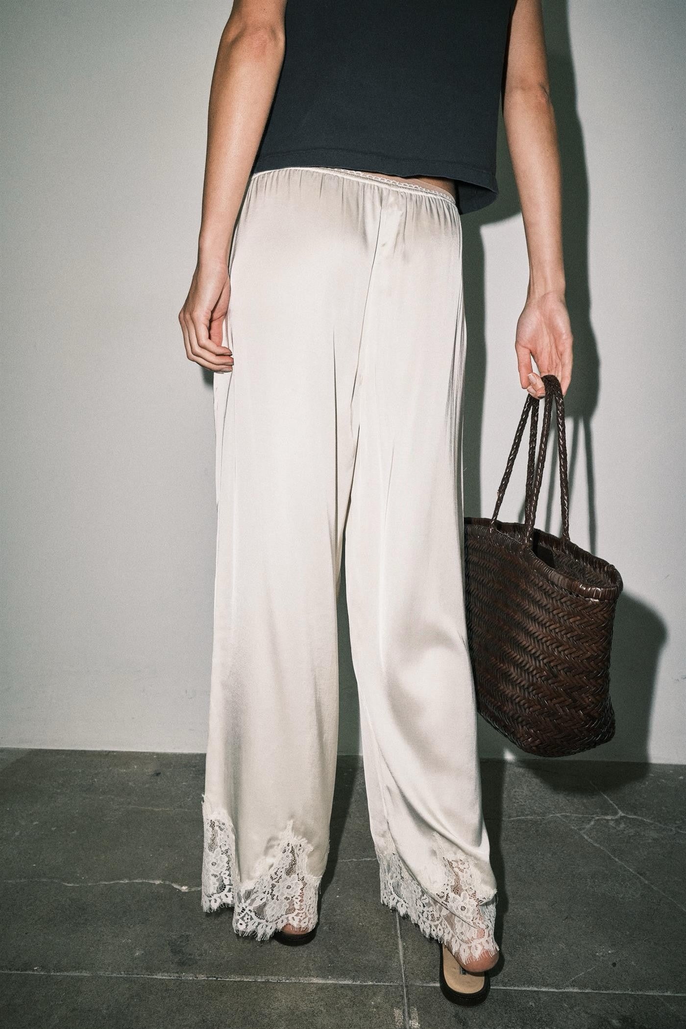 DISPONIBLE 1 DE JULIO PANTALON PREMIUM SATIN FIBRA NATURAL