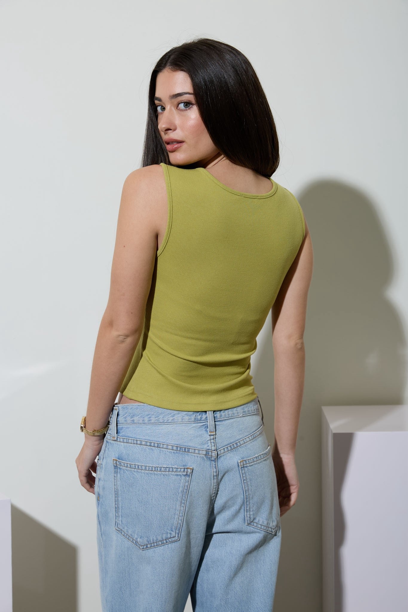 DISPONIBLE 2 DE JUNIO TOP CUELLO CUADRADO BOTONES